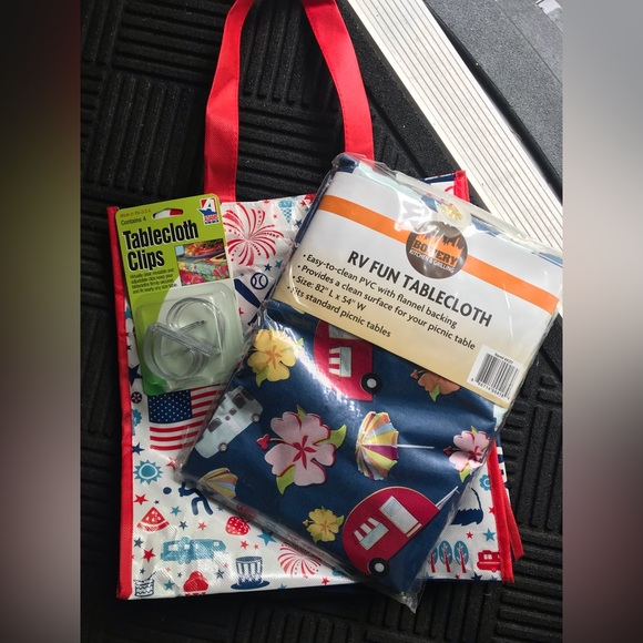 RV tablecloth and clips - Picture 1 of 1